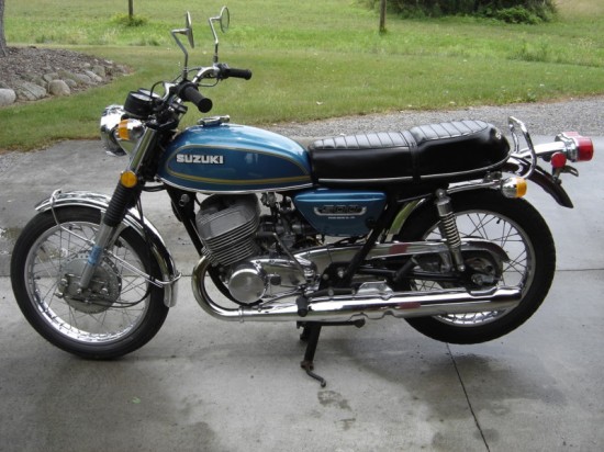 Clean Sky Blue Machine: 1975 Suzuki T500 Titan – Classic Sport Bikes 