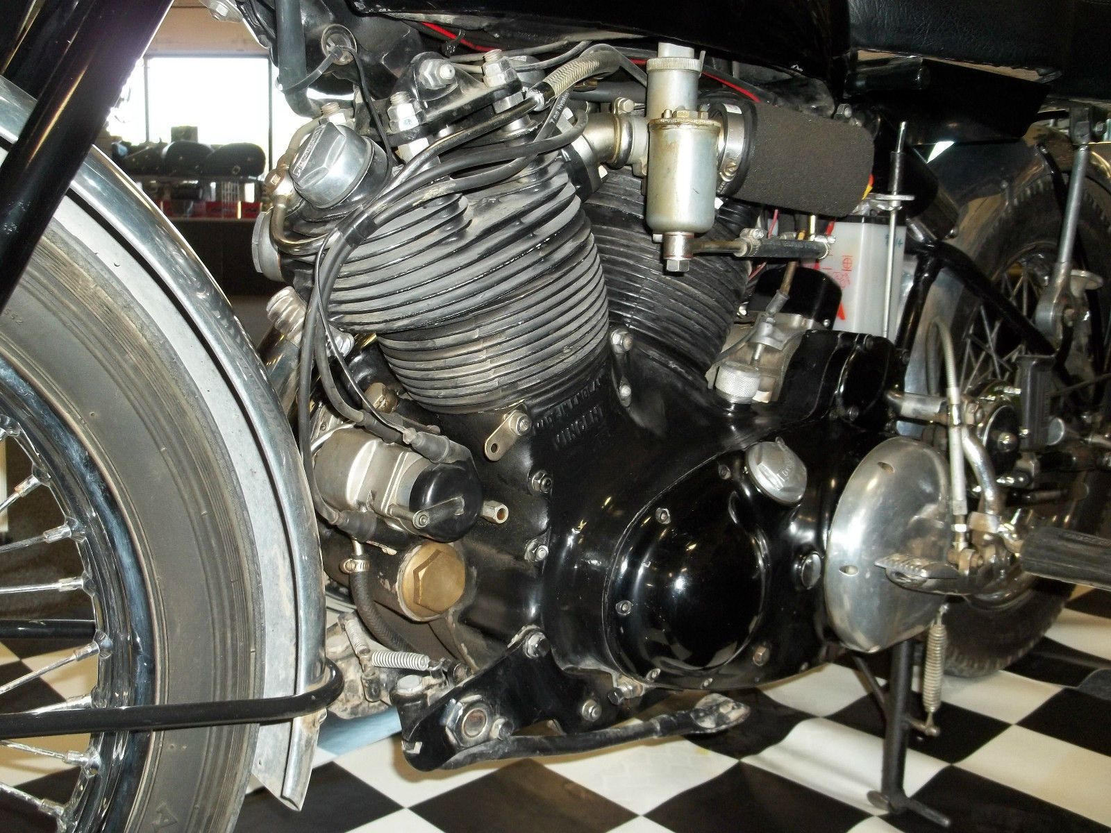 vincent black shadow engine